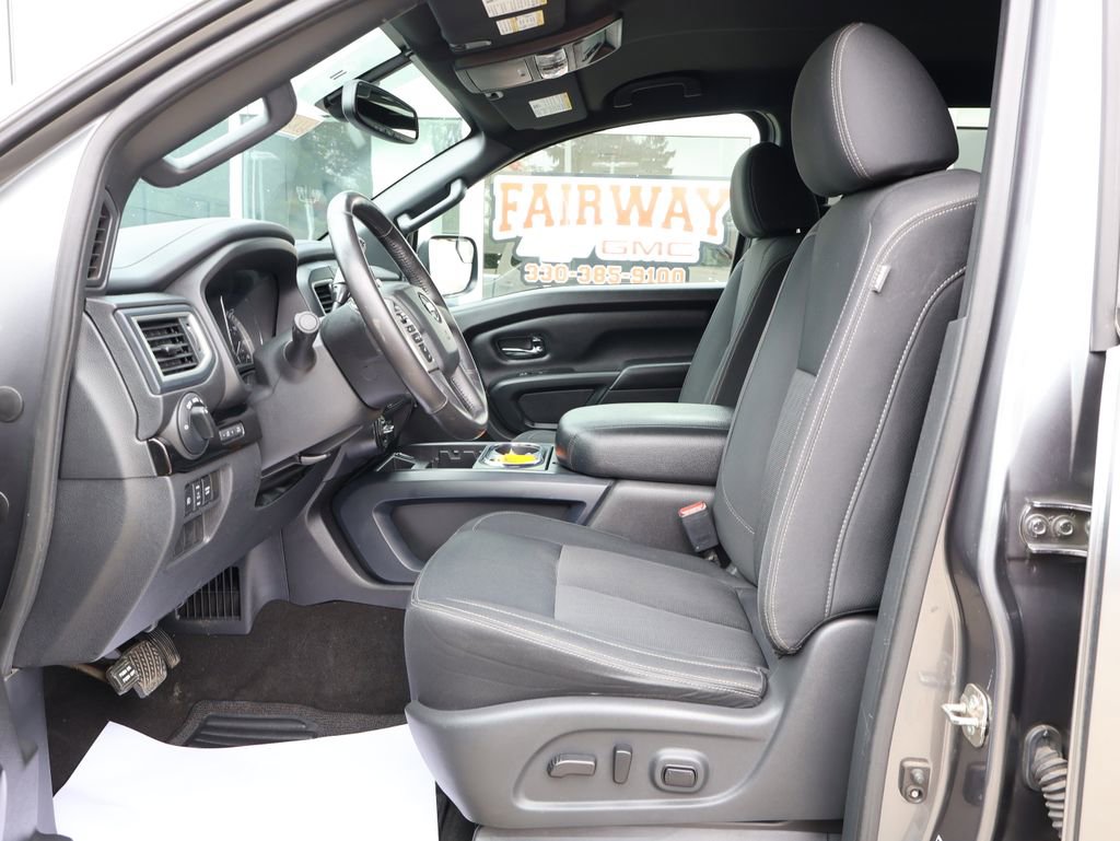 Used 2019 Nissan Titan SV w/ SV Convenience Package AWD/4WD image 13