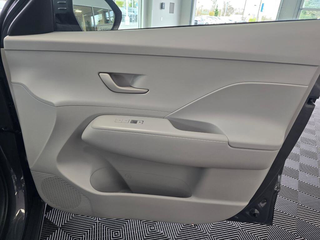 Used 2025 Hyundai Kona SEL AWD/4WD image 40