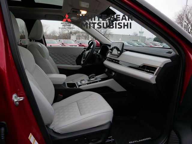 Used 2025 Mitsubishi Outlander SEL AWD/4WD image 8