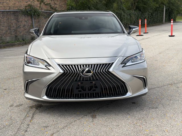 Used 2019 Lexus ES 350 w/ Accessory Package FWD image 2