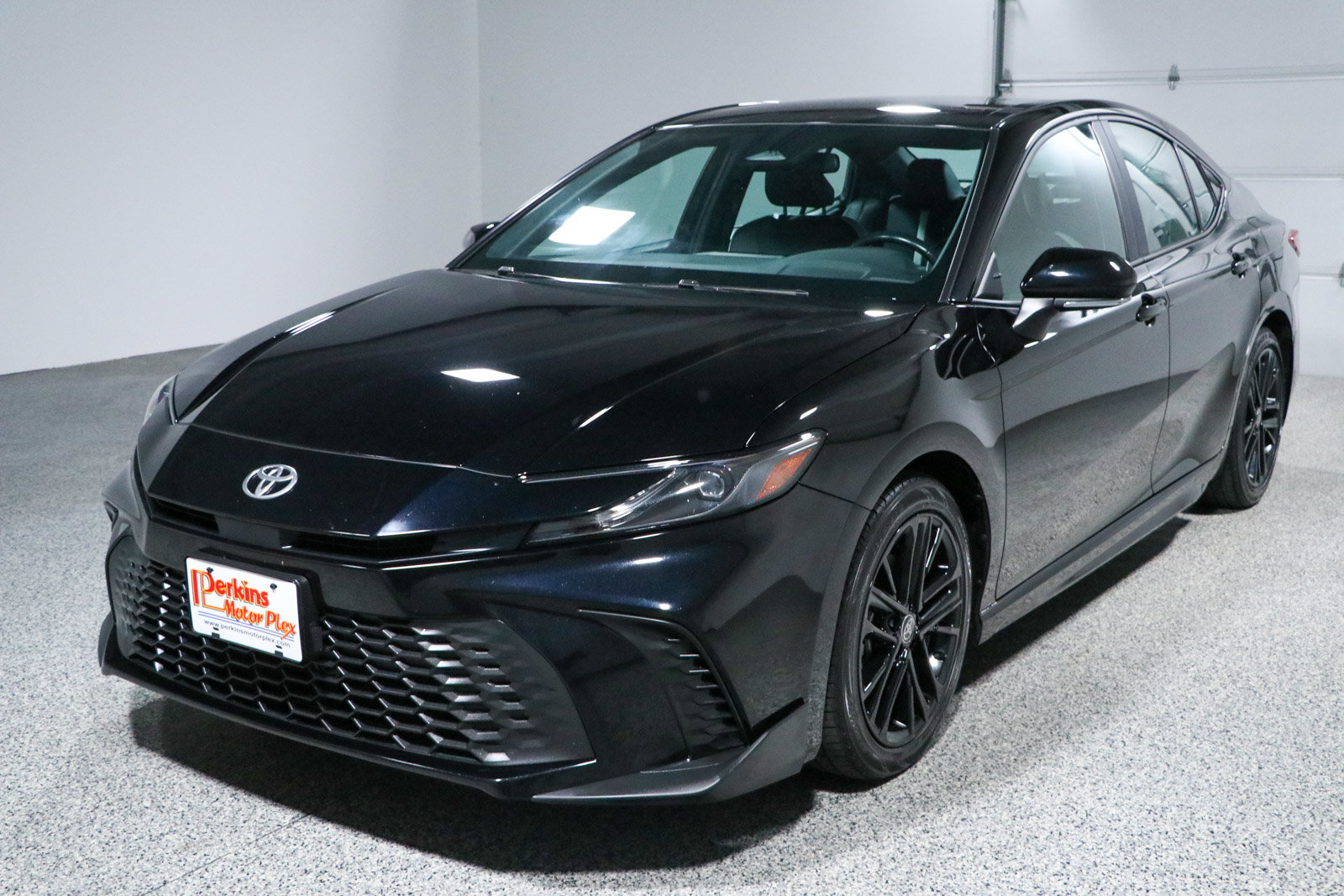 Used 2025 Toyota Camry SE FWD image 29