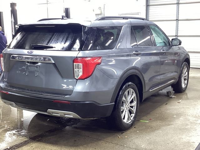 Used 2023 Ford Explorer XLT w/ Equipment Group 202A image 5