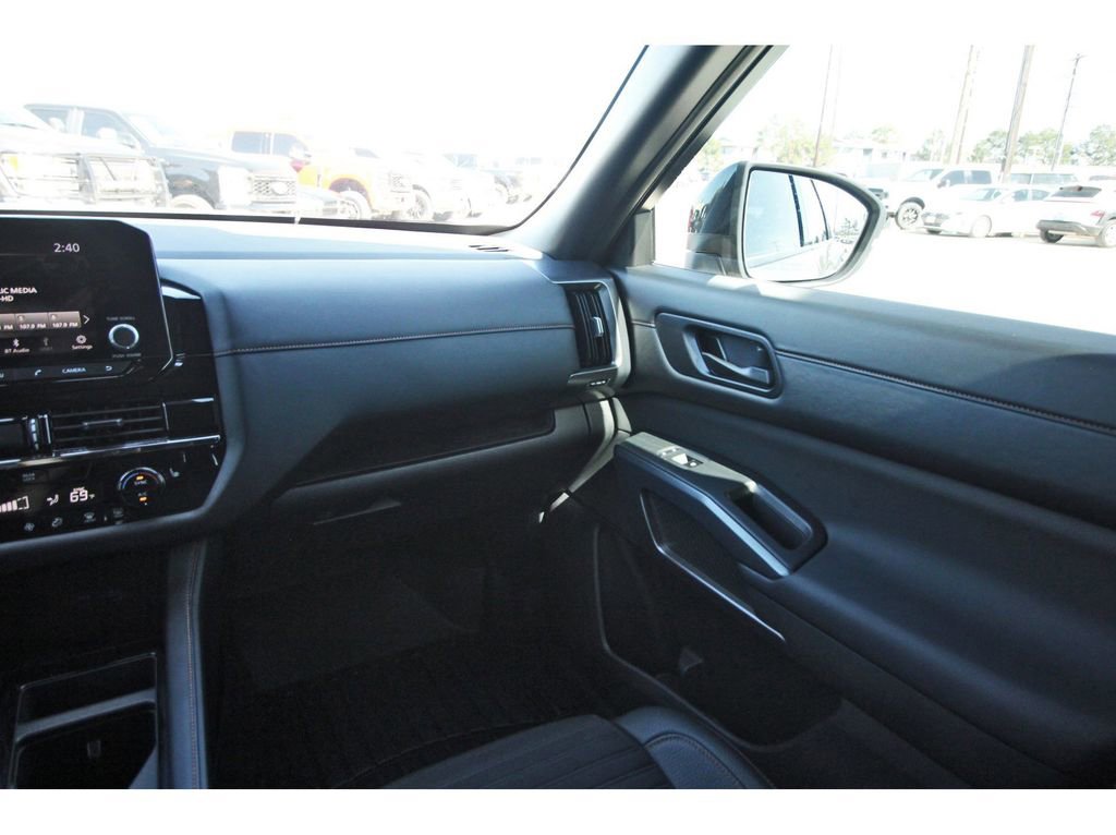 Used 2024 Nissan Pathfinder Rock Creek image 13