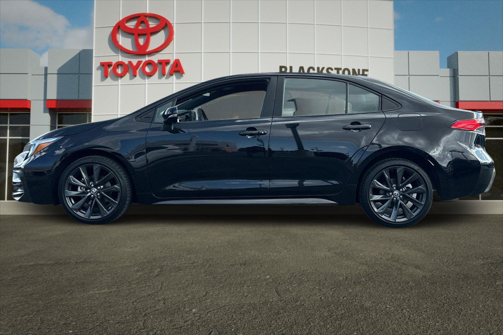 Certified 2024 Toyota Corolla SE FWD image 6