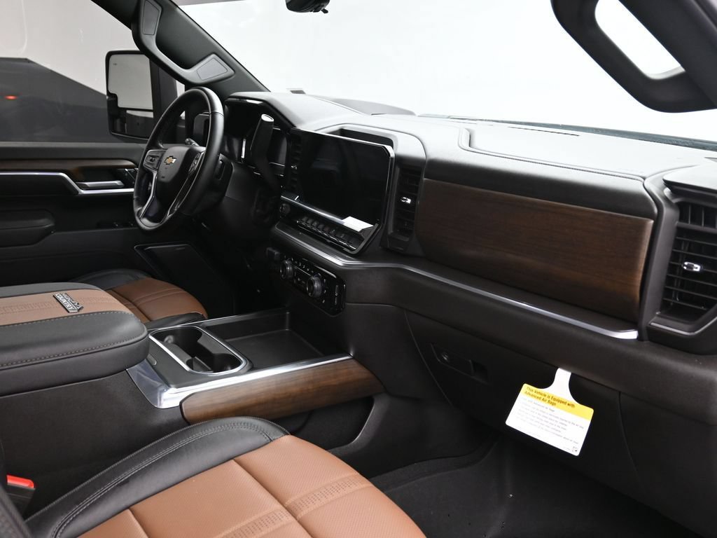Used 2025 Chevrolet Silverado 2500 High Country w/ High Country Premium Package AWD/4WD image 14