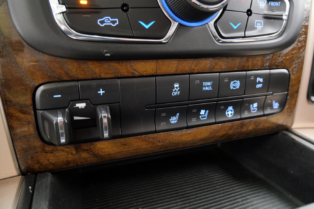 Used 2015 RAM 3500 Laramie Longhorn w/ Convenience Group AWD/4WD image 28