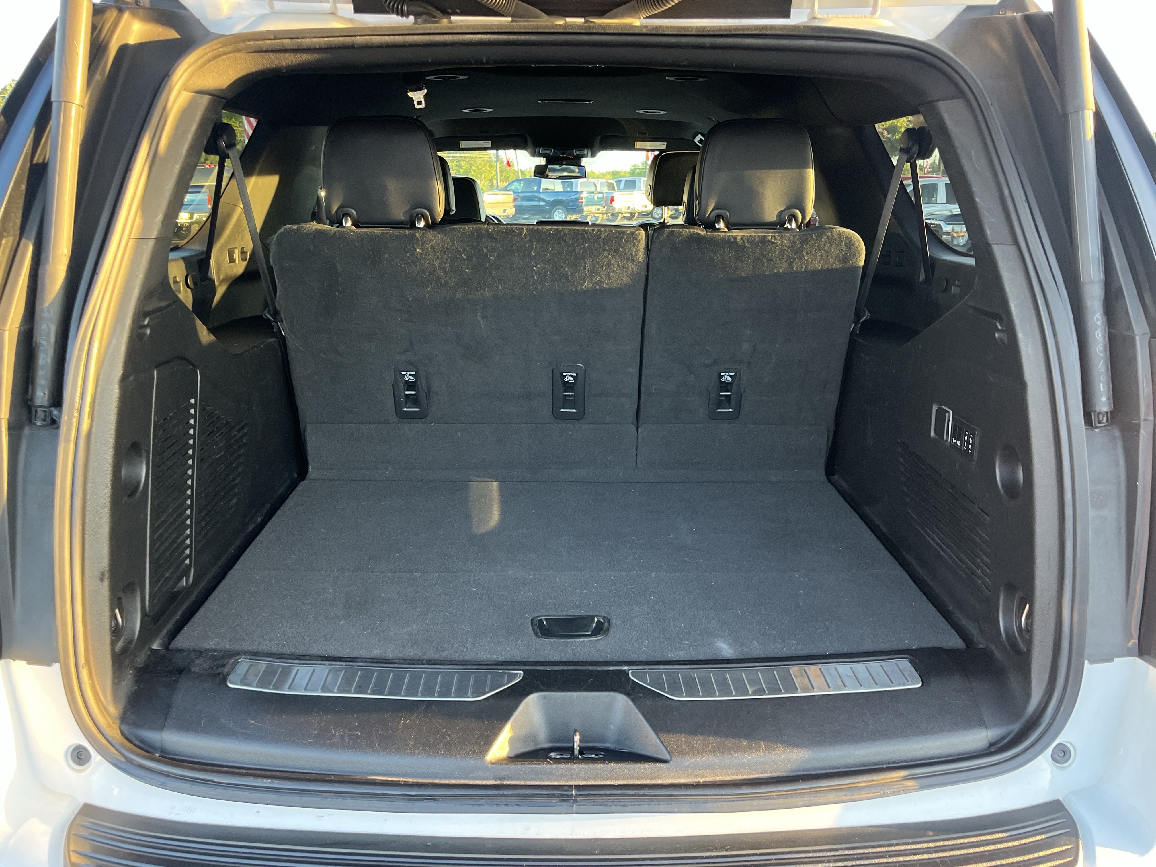 Used 2023 Chevrolet Suburban Premier RWD image 14
