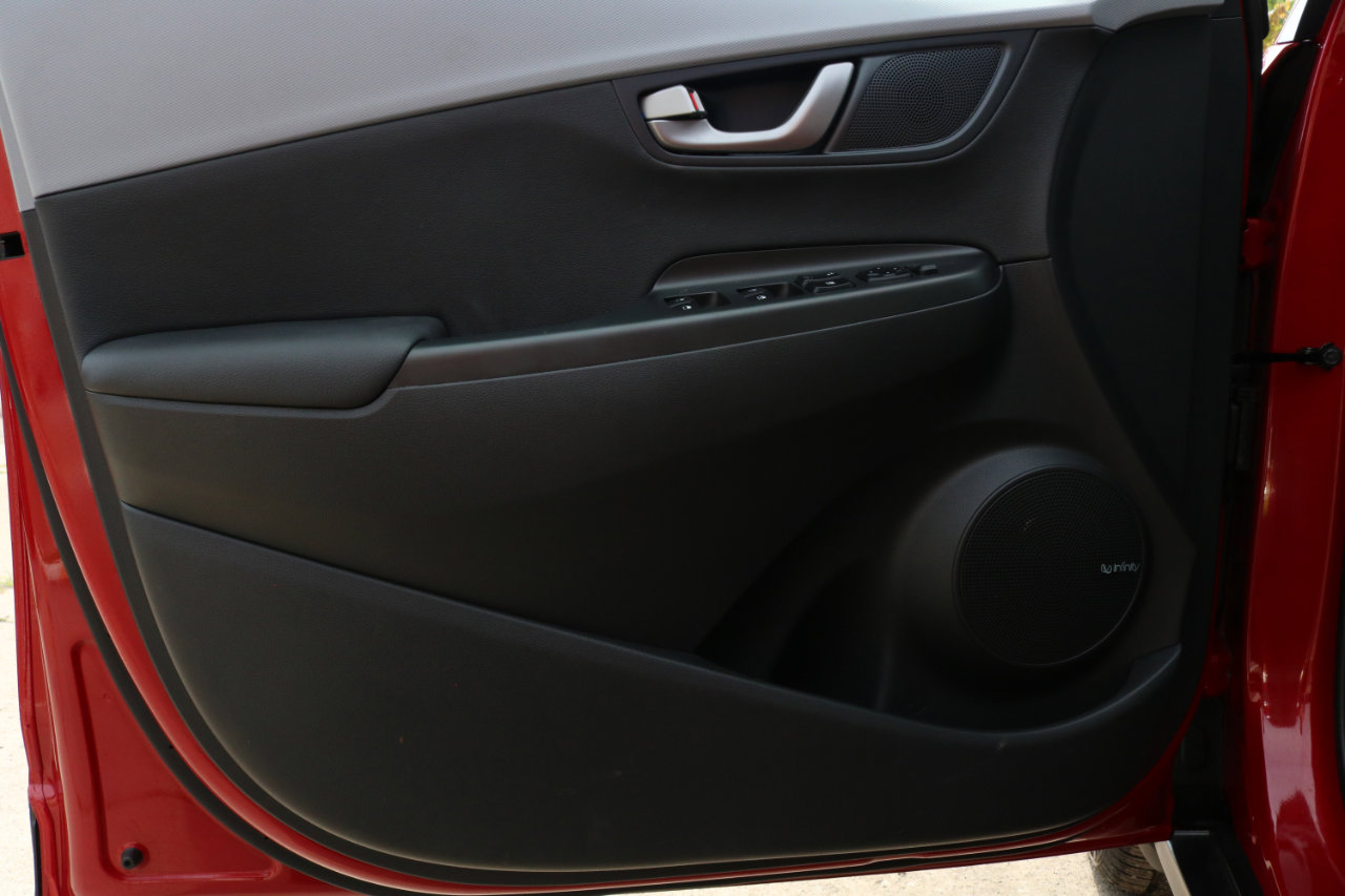 Used 2021 Hyundai Kona Limited w/ Winter Weather Package image 16