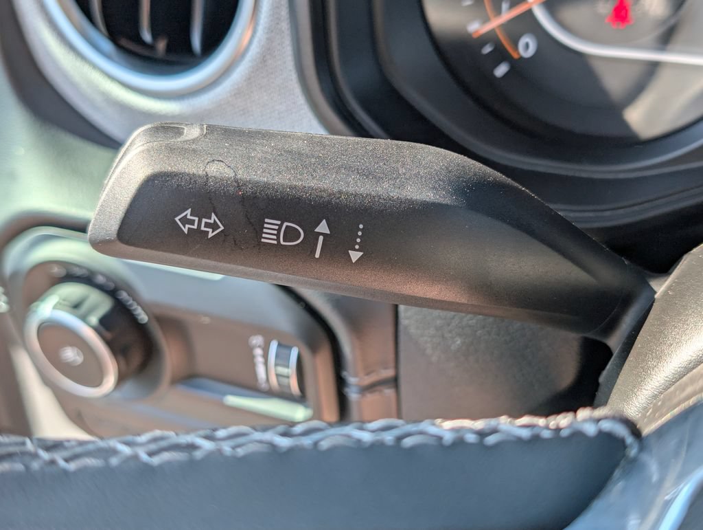 Used 2025 Jeep Wrangler Unlimited Sahara AWD/4WD image 31