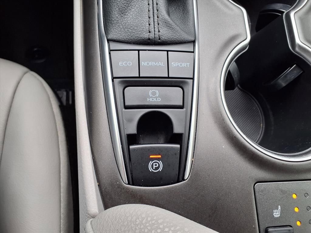 Certified 2022 Toyota Camry XLE image 13