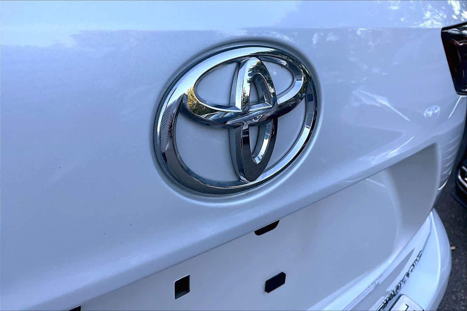 Used 2024 Toyota Highlander Platinum AWD/4WD image 29