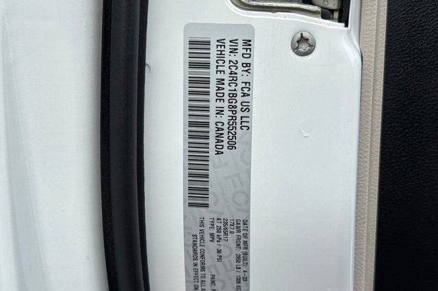 Used 2023 Chrysler Pacifica Touring-L image 32