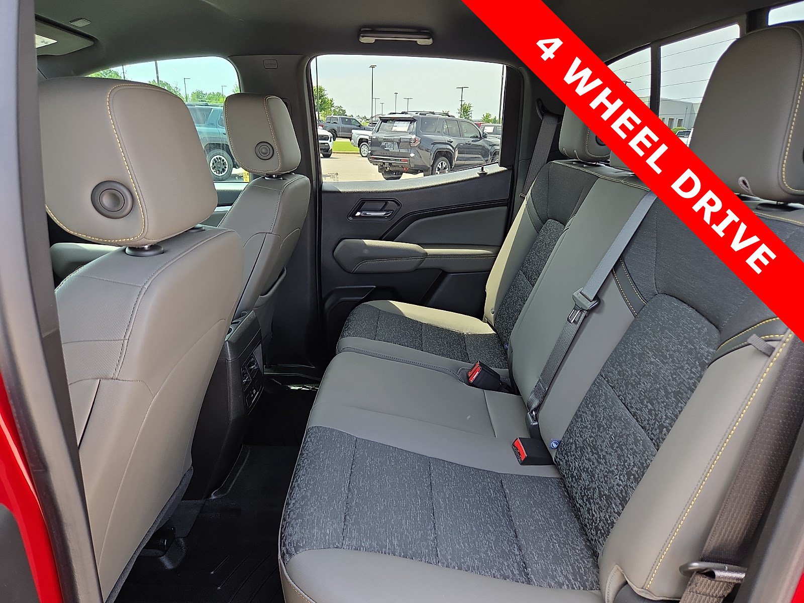 Used 2024 Chevrolet Colorado ZR2 w/ Safety Package AWD/4WD image 10