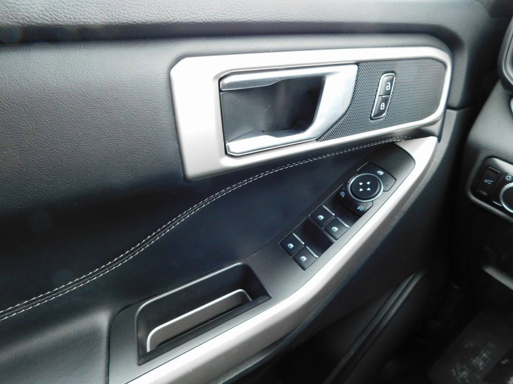 Used 2023 Ford Explorer XLT image 36
