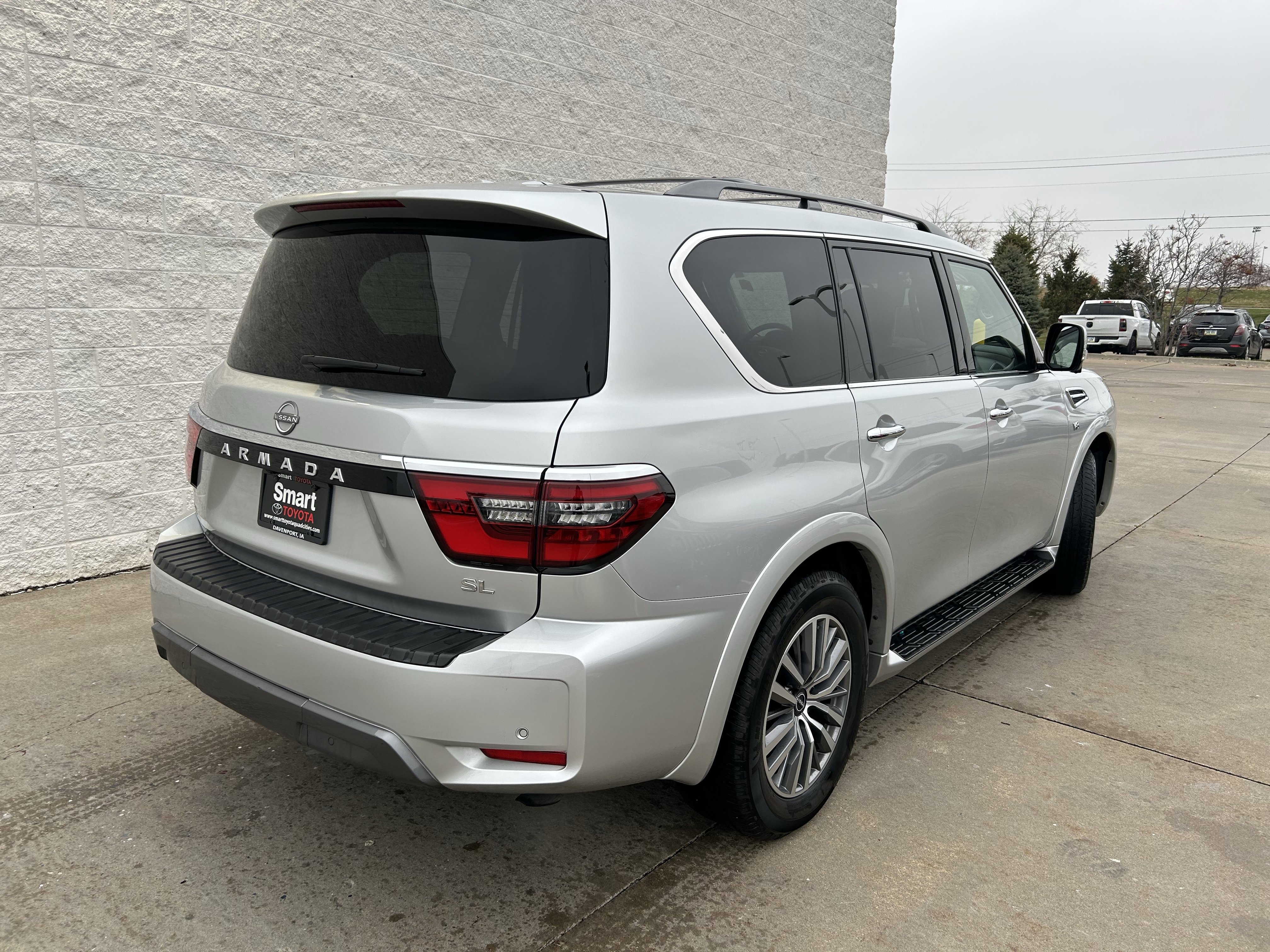 Used 2021 Nissan Armada SL w/ Captain's Chairs Package image 6