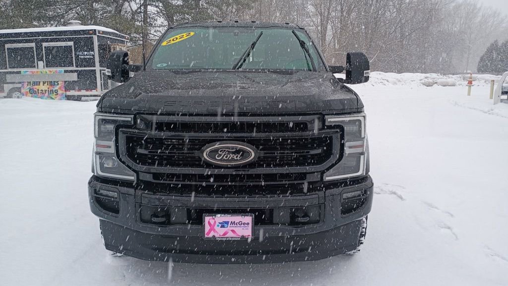Used 2022 Ford F250 Lariat w/ Black Appearance Package image 2