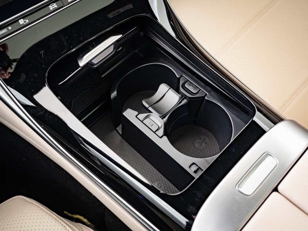 Used 2025 Mercedes-Benz C 300 4MATIC Sedan image 33