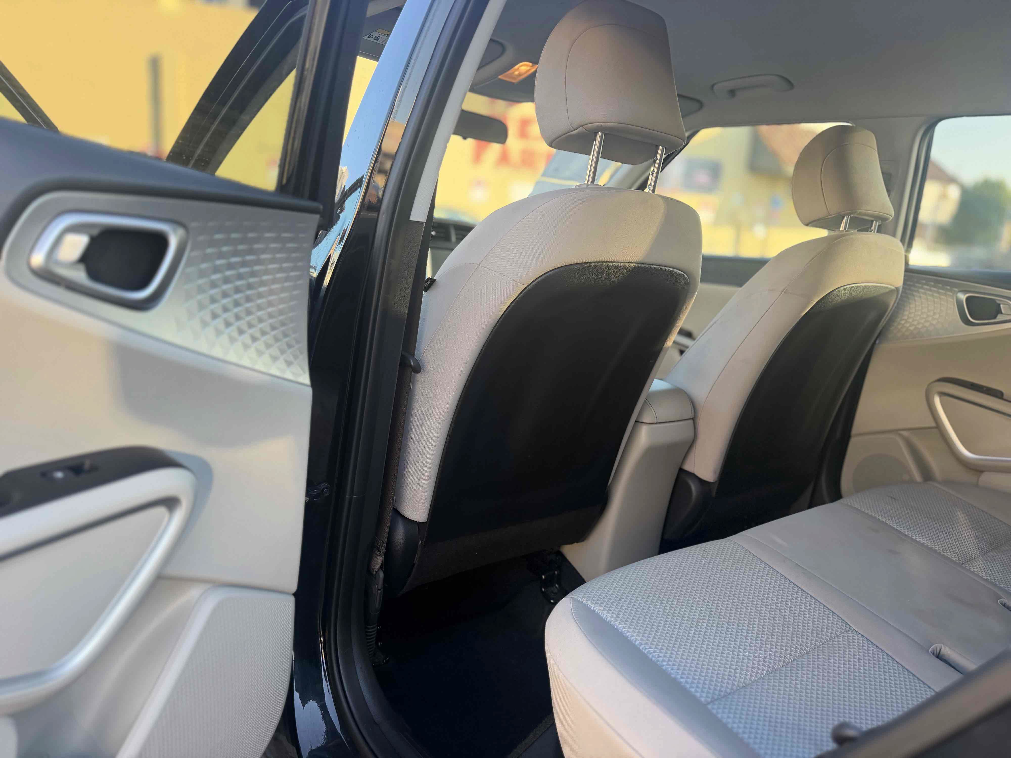 Used 2020 Kia Soul LX FWD image 17