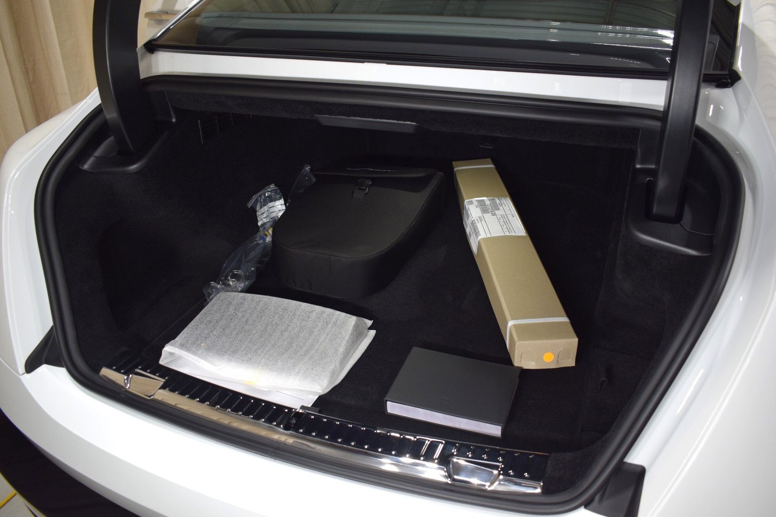 New 2025 Rolls-Royce Spectre w/ Leather Finishing Pack image 41