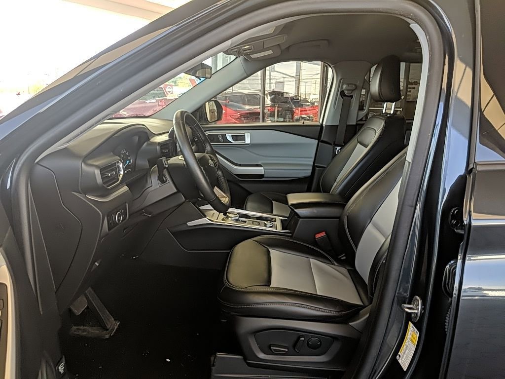Used 2023 Ford Explorer XLT w/ Equipment Group 202A image 13