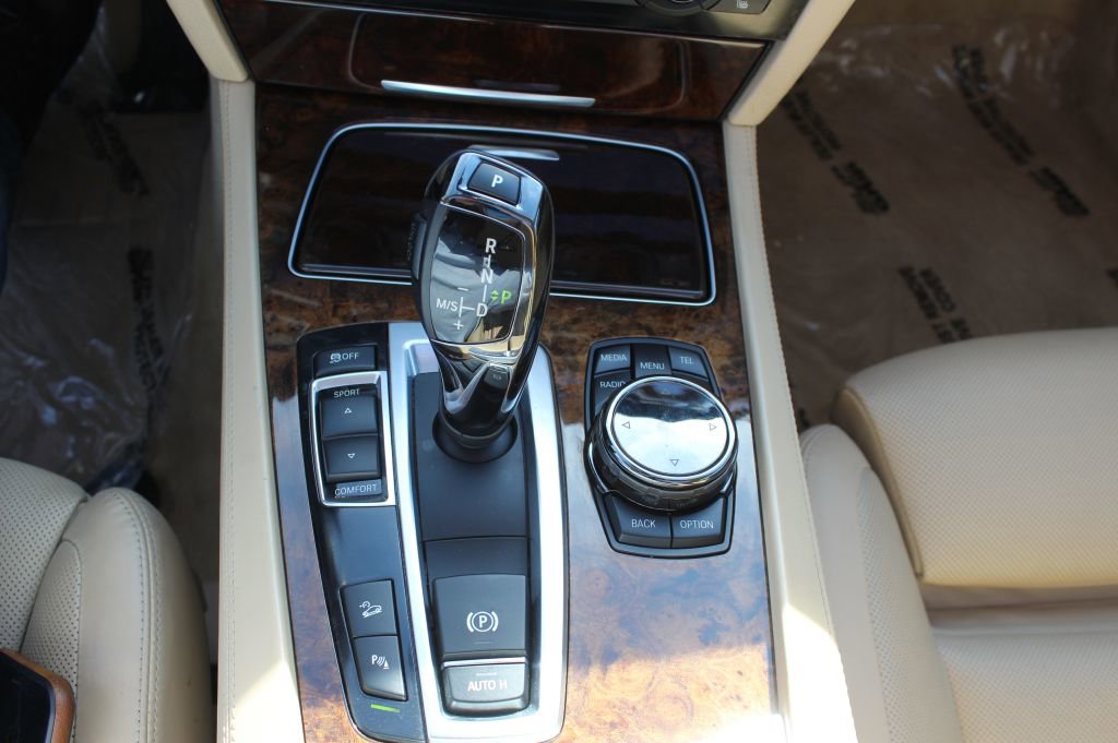 Used 2014 BMW 750i xDrive XI image 23