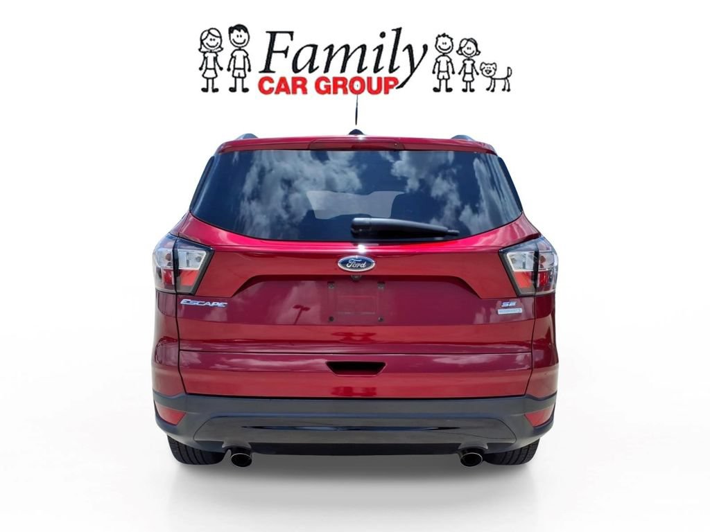 Used 2018 Ford Escape SE w/ SE Sport Appearance Package FWD image 3