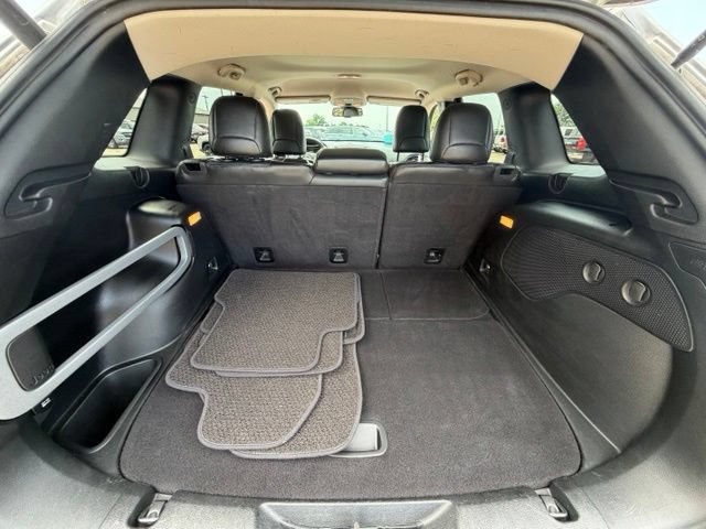 Used 2016 Jeep Cherokee Overland AWD/4WD image 12