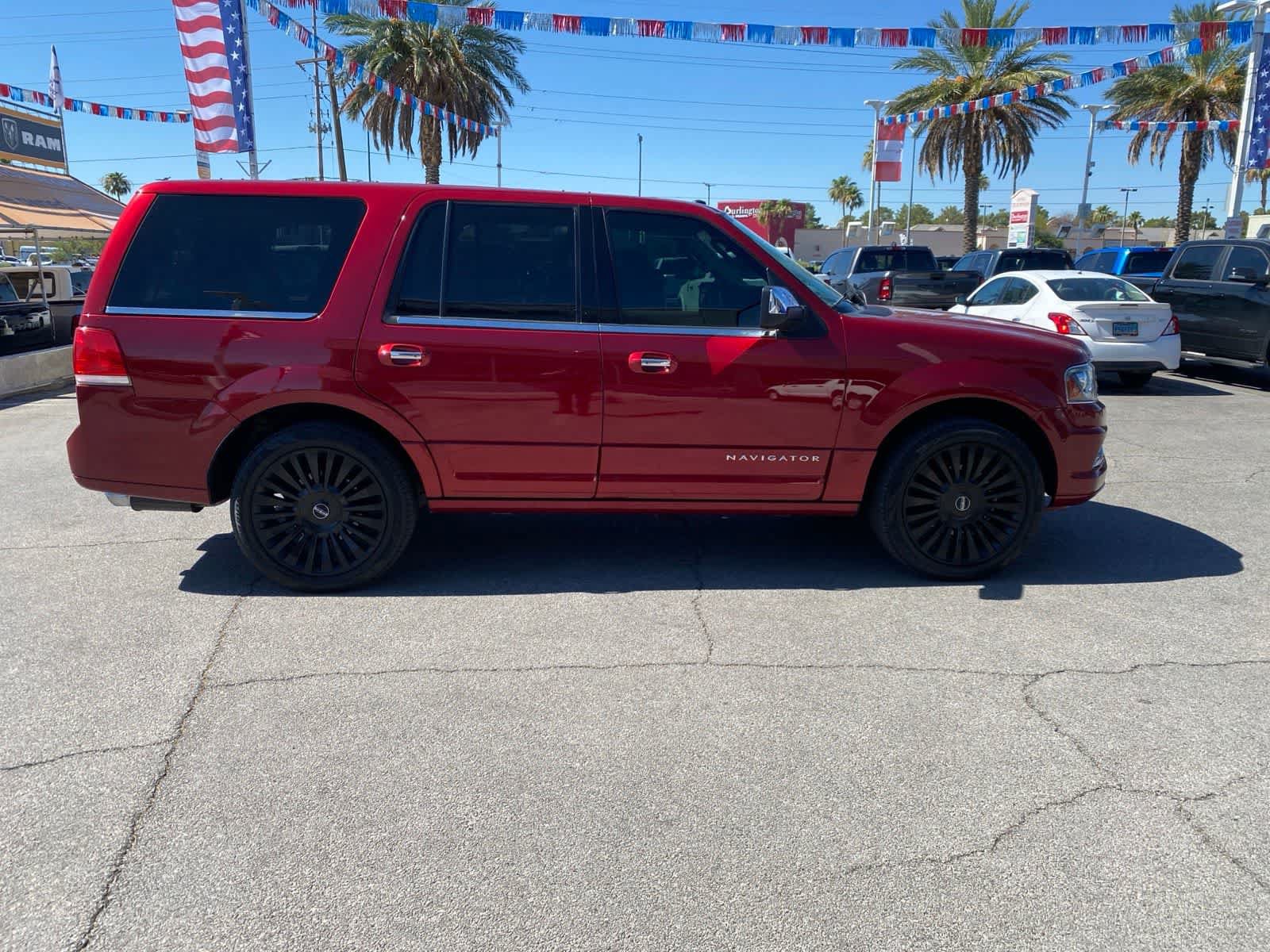 Used 2015 Lincoln Navigator 2WD image 5