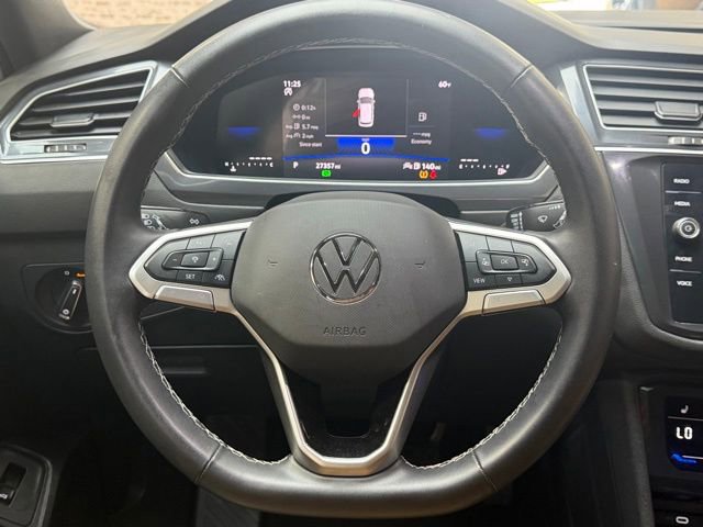 Used 2024 Volkswagen Tiguan SE w/ Panoramic Sunroof Package FWD image 17