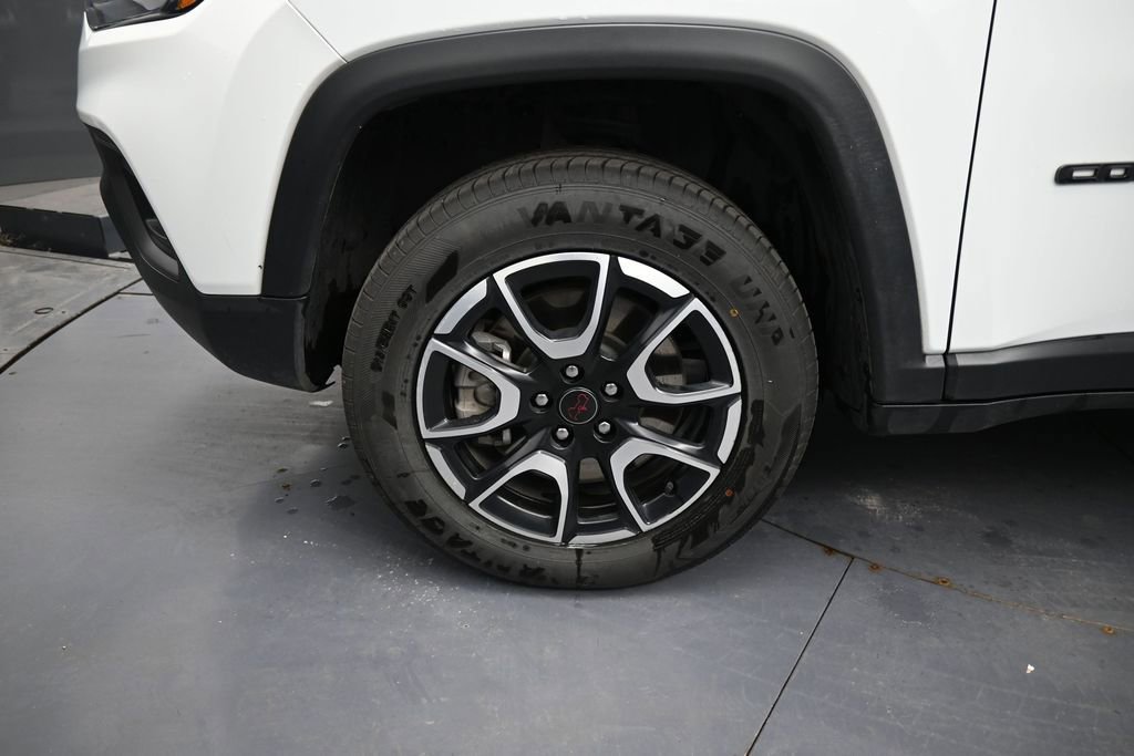 Used 2025 Jeep Compass Trailhawk AWD/4WD image 14