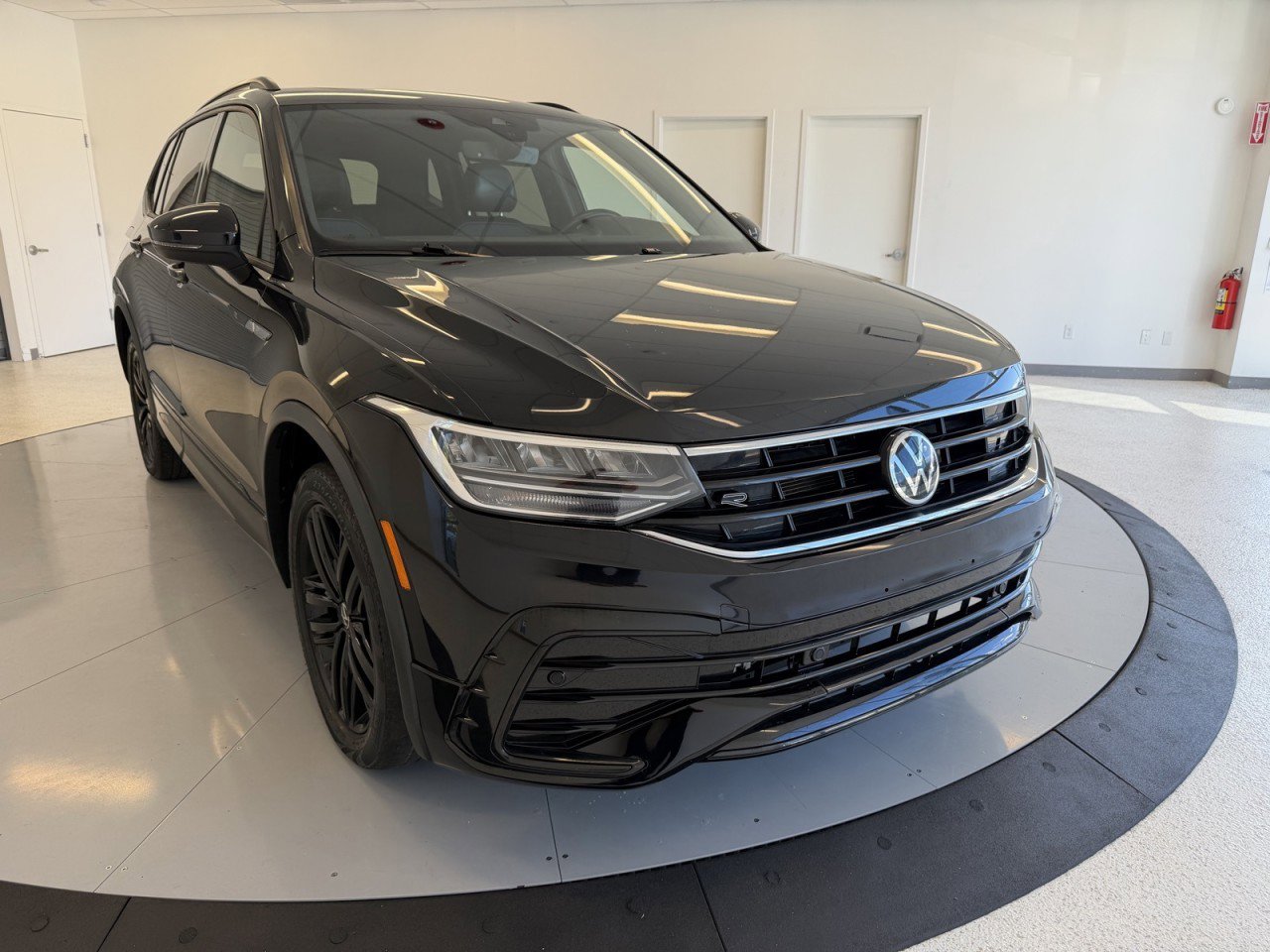 Used 2022 Volkswagen Tiguan SE R-Line