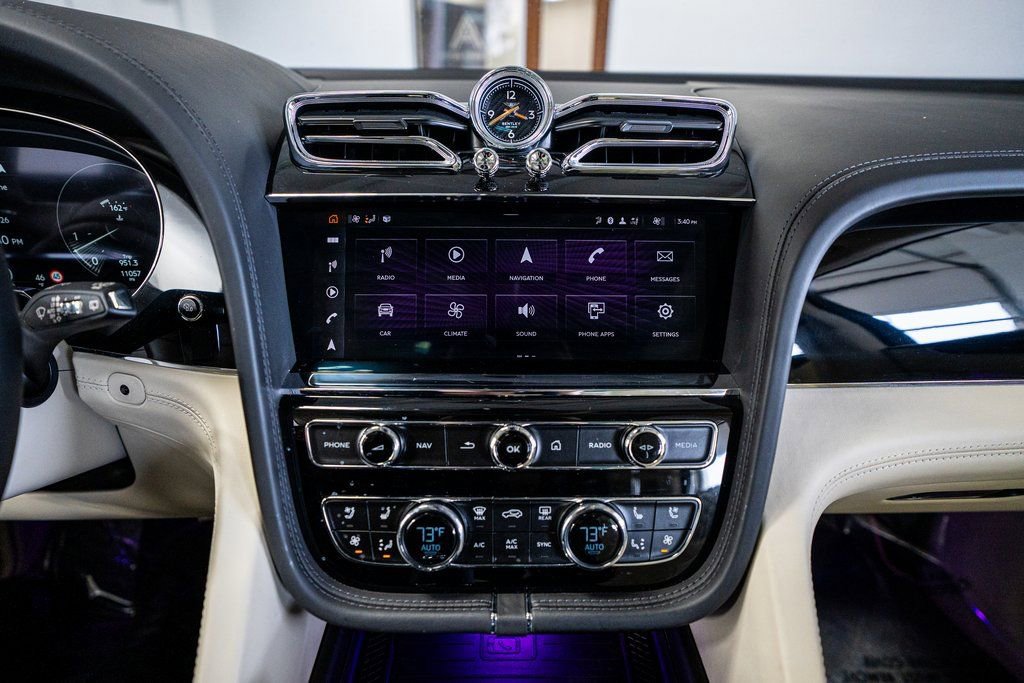 Used 2021 Bentley Bentayga image 47