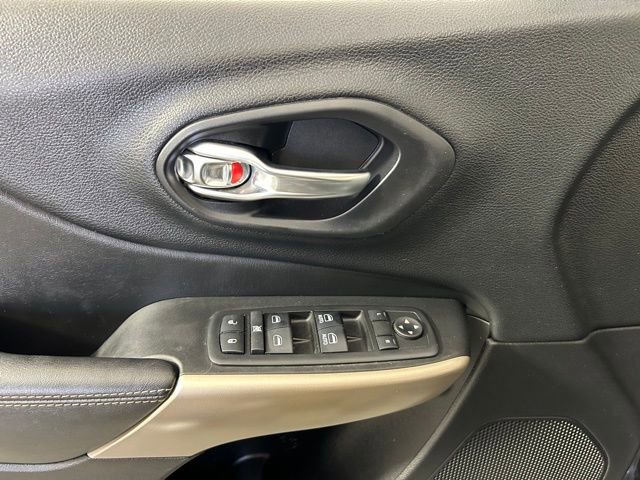 Used 2018 Jeep Cherokee Limited AWD/4WD image 21