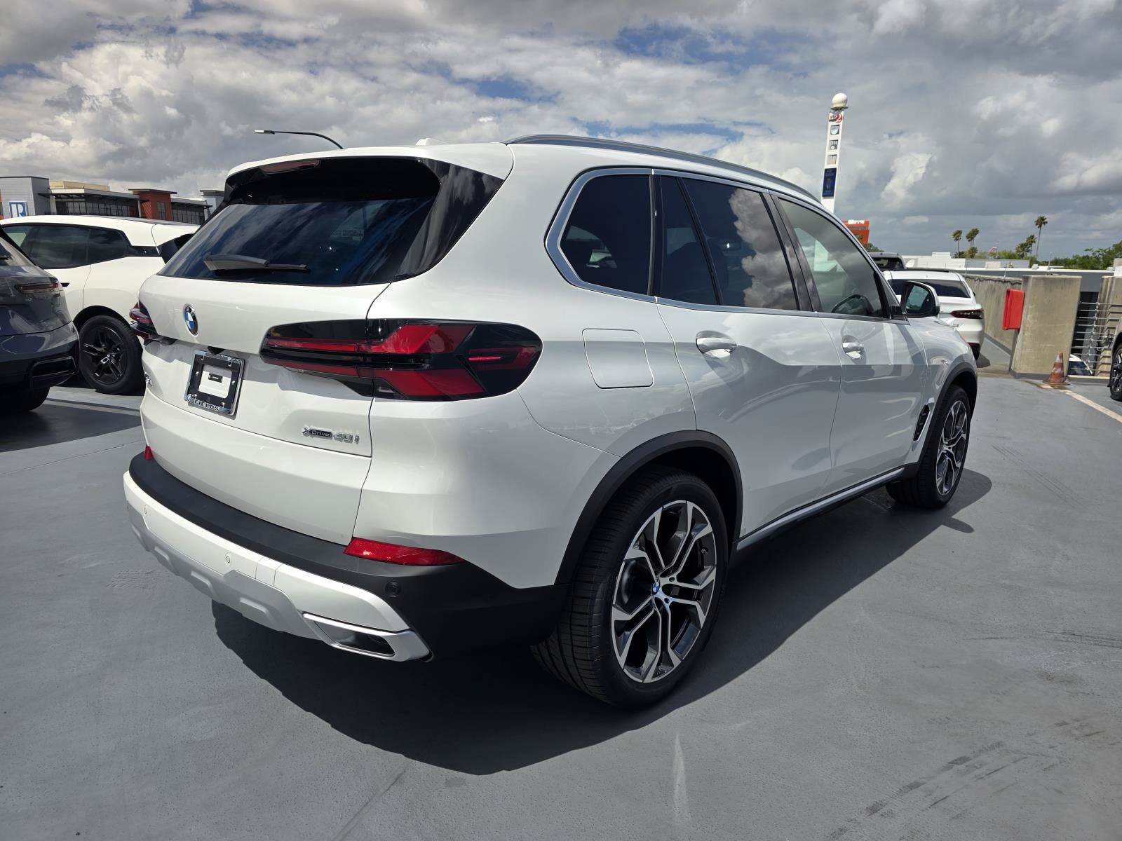 New 2026 BMW X5 xDrive40i w/ Executive Package AWD/4WD image 3
