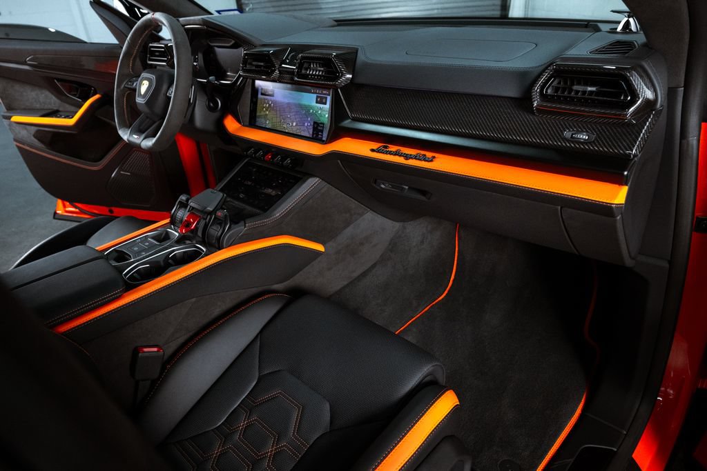 Used 2025 Lamborghini Urus SE AWD/4WD image 19