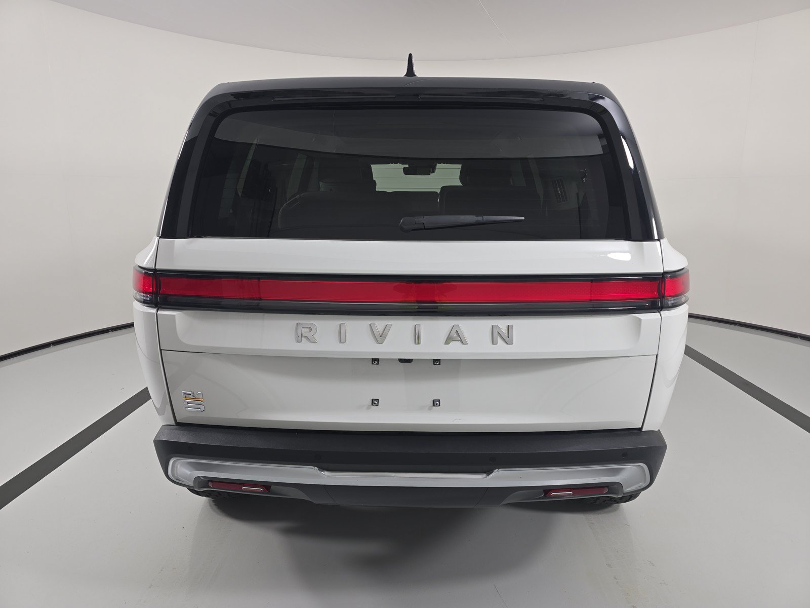 Used 2023 Rivian R1S Adventure AWD/4WD image 4