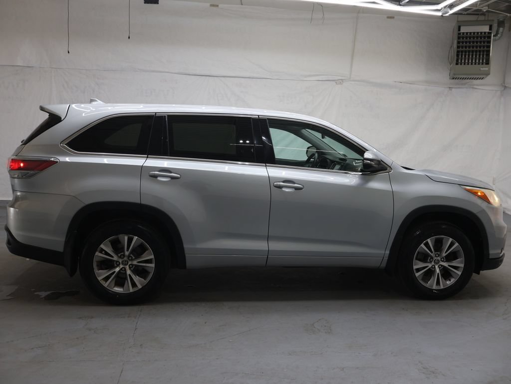 Used 2016 Toyota Highlander Plus AWD/4WD image 8