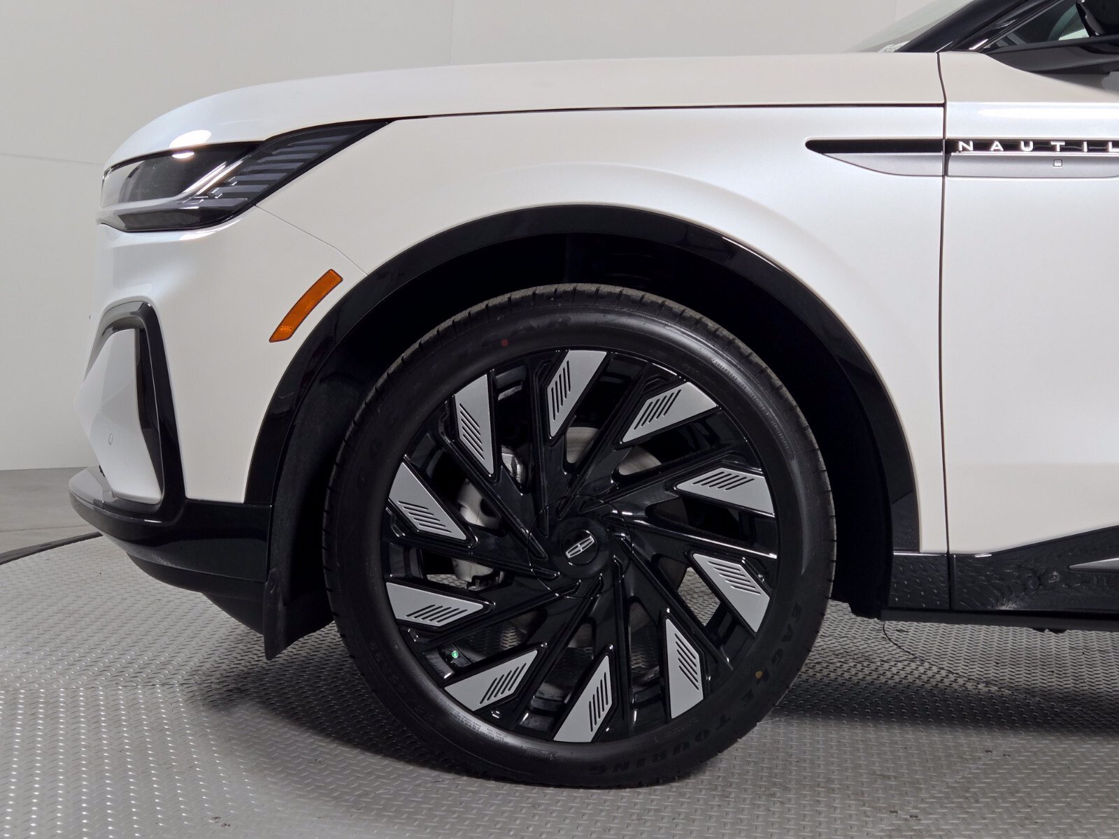 New 2026 Lincoln Nautilus Reserve w/ Jet Appearance Package AWD/4WD image 11