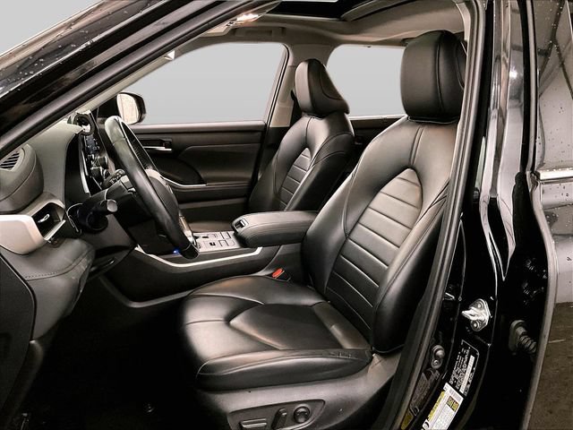 Used 2022 Toyota Highlander XLE AWD/4WD image 24
