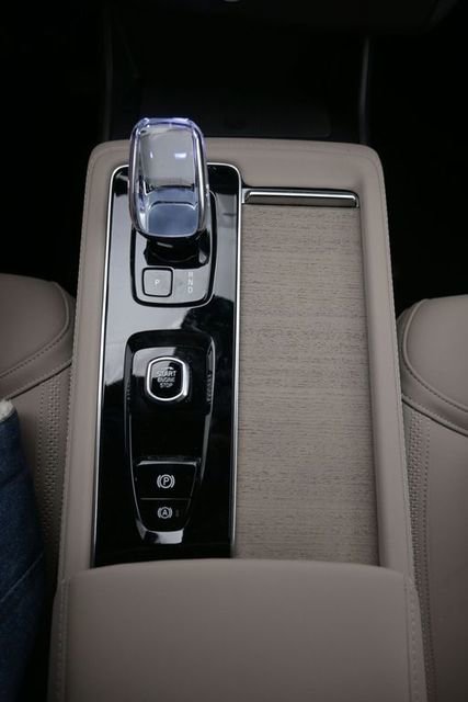 New 2026 Volvo XC90 T8 Plus w/ Protection Package Premier image 10