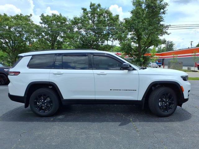 Used 2025 Jeep Grand Cherokee L Altitude AWD/4WD image 2