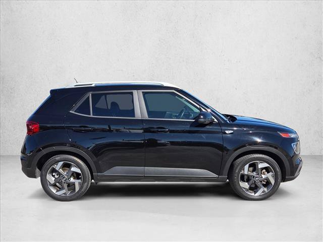 Used 2024 Hyundai Venue SEL FWD image 4