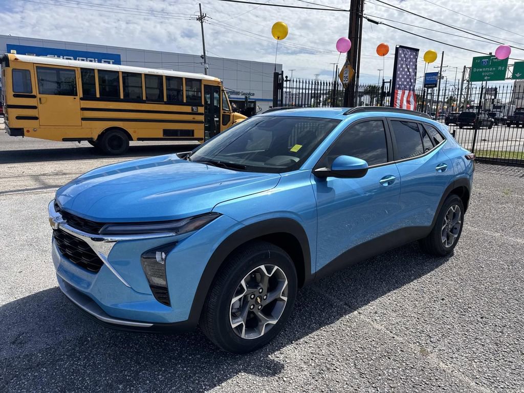 New 2026 Chevrolet Trax LT w/ Driver Confidence Package FWD image 3