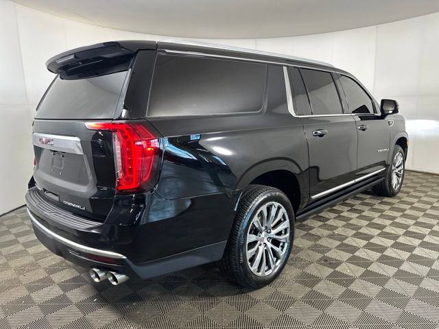 Used 2021 GMC Yukon XL Denali w/ Denali Premium Package image 3