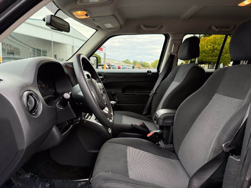 Used 2016 Jeep Patriot Sport FWD image 16