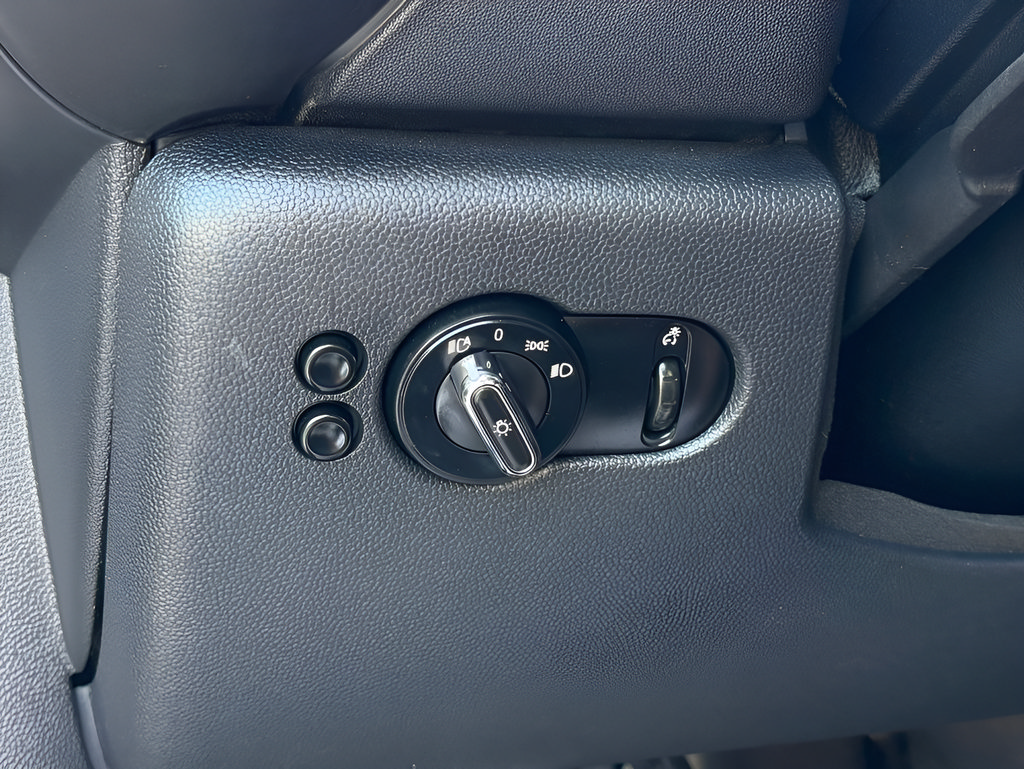 Used 2018 MINI Cooper 2-Door Hardtop FWD image 33