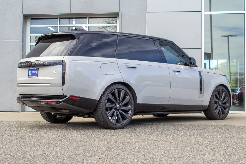 Used 2023 Land Rover Range Rover SV AWD/4WD image 10