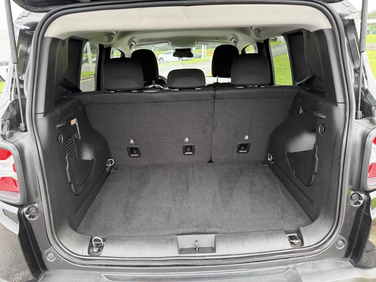 Certified 2023 Jeep Renegade Latitude image 19