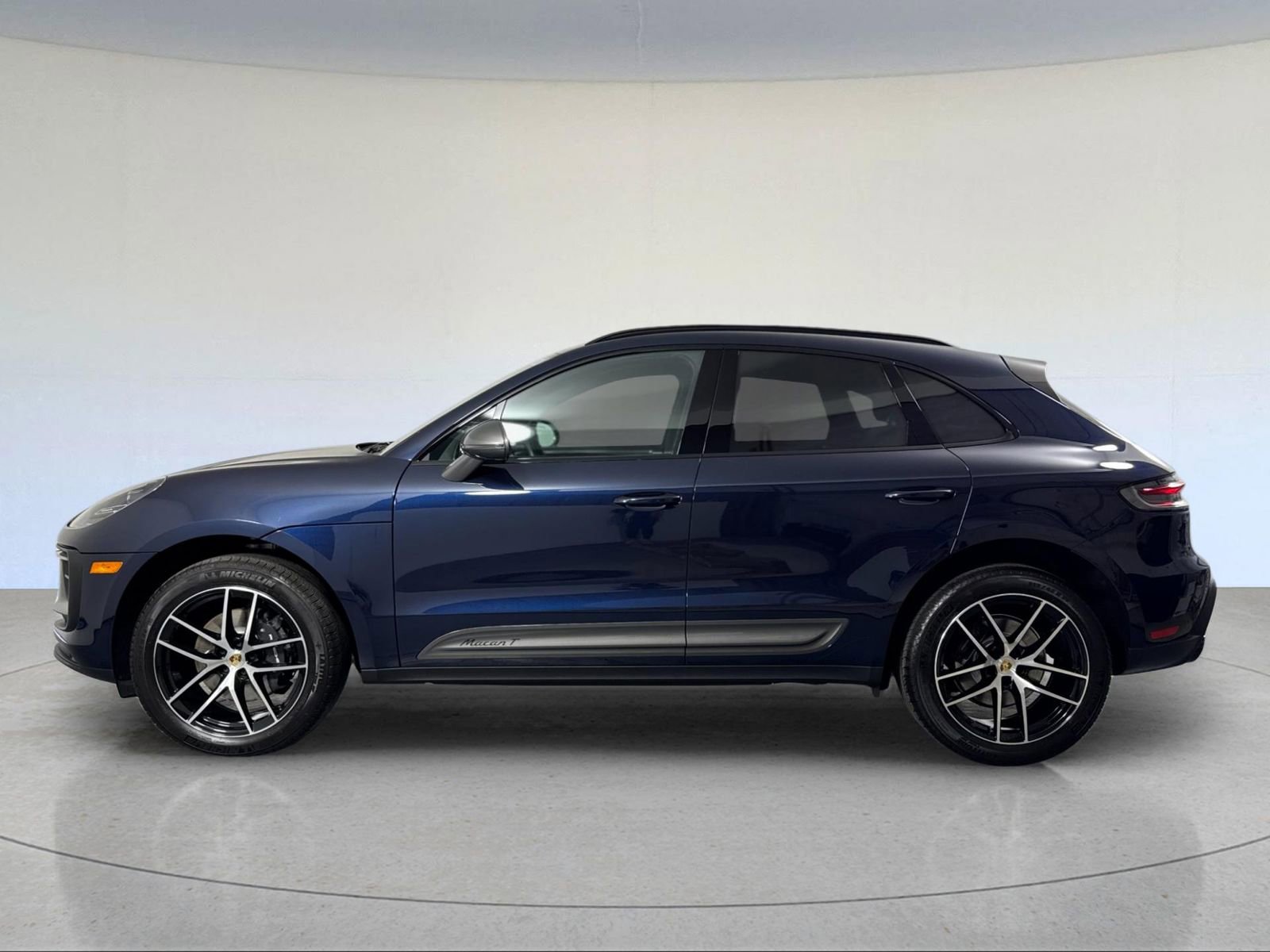 Certified 2023 Porsche Macan Turbo image 2