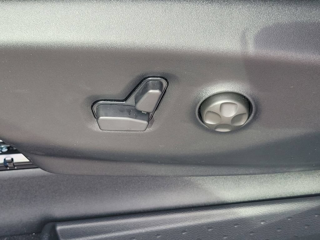 New 2026 Chrysler Voyager LX FWD image 29